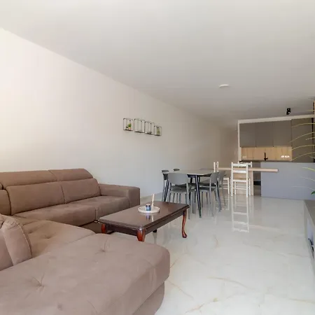 Apartmán Three Bedroom Qormi *