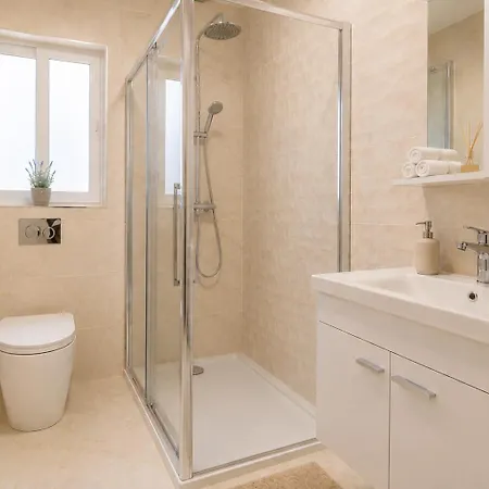 Apartmán Three Bedroom Qormi Santa Vennera