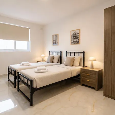 Three Bedroom Qormi Apartmán *