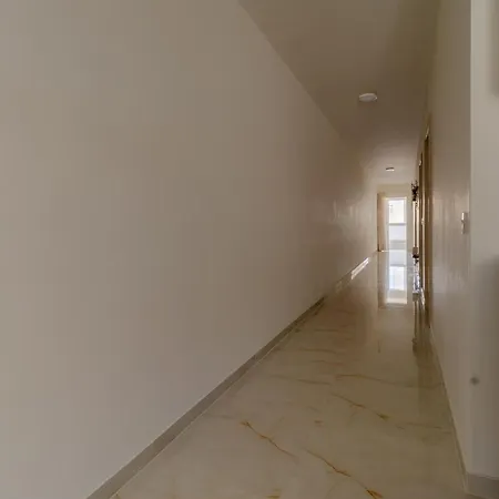 Three Bedroom Qormi Apartmán *
